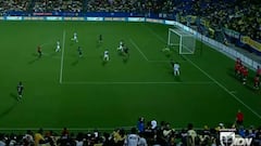 El insólito autogol que provocó Mora en un triunfo de Pumas