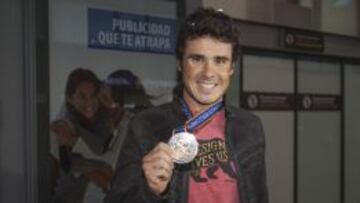 El triatleta Javier G&oacute;mez Noya, con la medalla de campe&oacute;n del mundo