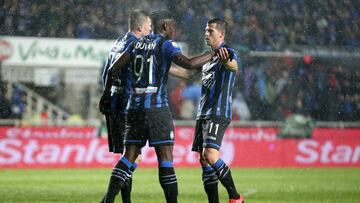 Duván Zapata celebrando uno de sus goles con Atalanta en Serie A.