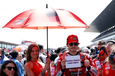 Afectuoso mensaje de Francesco Bagnaia hacia su compañero de equipo, Enea Bastianini, que se fue al suelo en la carrera al sprint del sábado y se fracturó la muñeca, lo que le hace perderse las carreras de Portugal y Argentina.