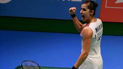 Carolina Marin celebra un punto ante la japonesa Akane Yamaguchi en su partido del Abierto de Jap&oacute;n de B&aacute;dminton.