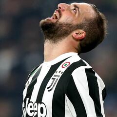 Higuaín should learn from Ronaldo - Tacchinardi