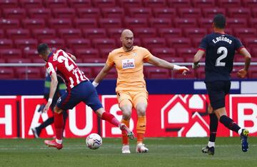 Yannick Carrasco marca el 3-0 al Eibar. 