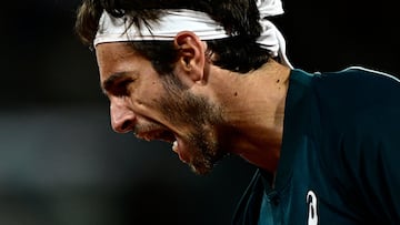 Italy's Lorenzo Musetti reacts during his men's singles match against Denmark's Holger Rune on day 8 of the French Open tennis tournament on Court Philippe-Chatrier at the Roland-Garros Complex in Paris on June 1, 2025. (Photo by JULIEN DE ROSA / AFP)