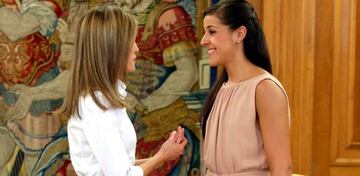 La Reina Letizia y Carolina Mar&iacute;n en su reuni&oacute;n en 2014