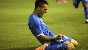 Lautaro Martínez celebra un gol con Racing