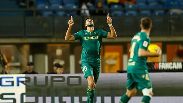 Chris Ramos vuela muy alto para salvar al Cádiz