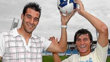<b>GOL Y ESPECTÁCULO. </b>Pablo Piatti y Álvaro Negredo posan sonrientes para AS sobre el césped del Mediterráneo.