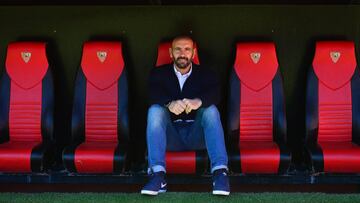 Monchi, en el banquillo del Sánchez Pizjuán.