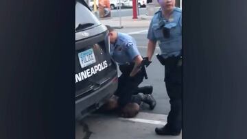 Indignación por la muerte de un afroamericano después de que un policía le pusiera la rodilla en el cuello