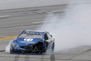 ¡La NASCAR se convierte en una chatarrería! Caos en Talladega