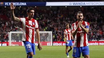 Savic y Koke saludan a la afici&oacute;n del Atl&eacute;tico