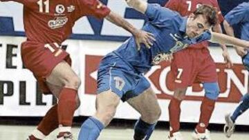 <b>LETAL. </b>Wilde (izquierda) fue la pesadilla de la defensa serbia.