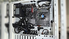 Un informático novato comparte lo que compró en un mercadillo por 9 dólares y recibe las felicitaciones de los expertos