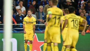 Dortmund's US midfielder Christian Pulisic (L) celebrates after scoring during the UEFA Champions League Group C football match Club Brugge vs Borussia Dortmund at the Jan Breydel stadium in Bruges on September 18, 2018. (Photo by JOHN THYS / AFP)