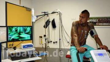 Arturo Vidal se realizó los chequeos médicos tras llegar a Alemania.