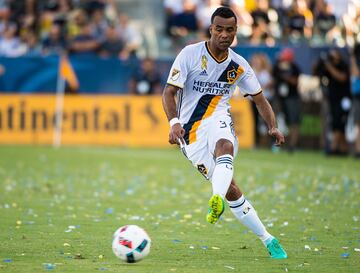 Uno de los dos únicos ganadores de la 'orejona' que aún militan en la MLS. Cole formó parte del Chelsea que venció al Bayern Munich en la UCL de 2012, de donde salió para llegar a la Roma de Italia, y posteriormente brincar el charco con destino a Los Ángeles.