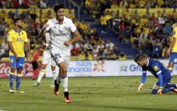 El centrocampista del Real Madrid Marco Asensio, tras marcar el primer gol frente a la UD Las Palmas