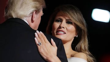 La supuesta tristeza de Melania Trump se convierte en uno de los temas m&aacute;s comentados de la investidura de su marido.