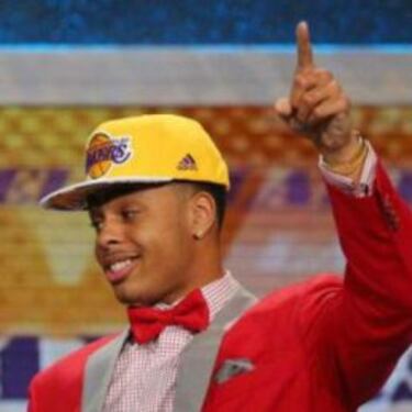 Brillan Curry, sus Warriors y Towns; mal Rose y los Lakers