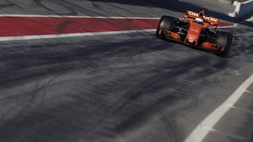 GRA474. MONTMEL&Oacute; (BARCELONA), 01/03/2017.- El piloto espa&ntilde;ol de McLaren Fernando Alonso durante la tercera sesi&oacute;n de entrenamientos oficiales de pretemporada que se celebran en el circuito de Montmel&oacute; (Barcelona). EFE/Alejandro Garc&iacute;a