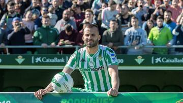 GRAFAND2787. SEVILLA, 05/02/2019.-Ell delantero canario Jesé Rodríguez durante su presentación oficial hoy en Sevilla como futbolista del Real Betis Balompié, al que llega cedido hasta final de temporada por el París Sai