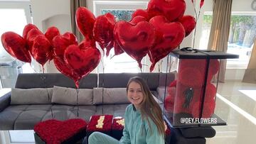 La estrella del Bayern Múnich no dejo pasar la oportunidad de mandarle un mensaje en el día de San Valentín. Su novia respondió con otra demostración de amor.