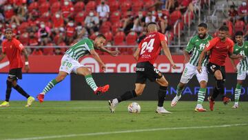 Canales dispara ante el Mallorca.