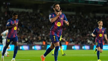 BARCELONA, 02/11/2025.- El delantero del Barcelona Ferrán Torres celebra su gol, segundo del equipo ante el Elche, durante el partido de LaLiga entre el FC Barcelona y el Elche CF, este domingo en el estadio Olímpico Lluis Companys. EFE/Enric Fontcuberta