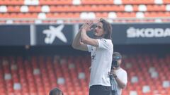 Cavani desata la locura en Mestalla