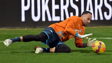 David Ospina durante el calentamiento antes de un partido de la Serie A.