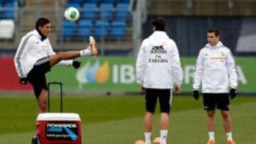 Varane se incorpora al grupo tras más de dos meses ausente