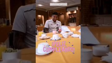 Colo Colo mostró el festejo de cumpleaños a Bryan Cortés