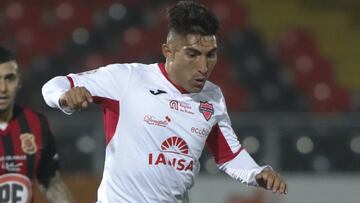 Futbol, Rangers vs ublense. 
 Sexta fecha, campeonato nacional primera B 2019 
 El jugador de Mathias Pinto, ublense derecha, Disputa el balon contra Francisco Silva de Rangers  durante el partido de primera B en el estadio Fiscal de Talca, Chile. 
 30/03/2019 
 Jose Robles/Photosport
 
 