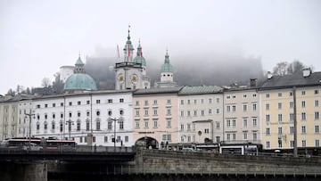 Buildings of the old town of Salzburg, Austria, are seen along the Salzach river on November 12, 2021, during the ongoing coronavirus (Covid-19) pandemic. - Austrian Chancellor Schallenberg said on November 12, that he wanted to introduce a nationwide loc