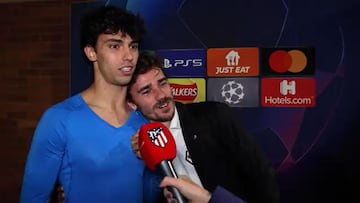 El momento de Griezmann- y Joao Félix tras el partido