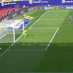 Gol mal anulado a Gameiro por fuera de juego