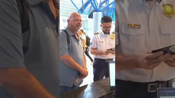 Vídeo: La viral broma a Rick del Precio de la Historia en el aeropuerto de San Salvador