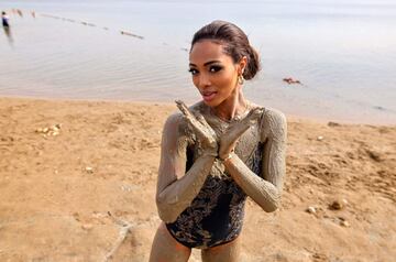 Las participantes de Miss Universo visitan el Mar Muerto cerca de Jericó, Cisjordania.