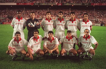 El 18 de agosto de 1995 es un día histórico para La Liga. Fue el día en el que Sevilla y Celta fueron readmitidos como equipos de Primera División después de haber sufrido sendos descensos administrativos por motivos económicos y de que Albacete y Valladolid hubieran ocupado sus respectivos puestos en la máxima categoría. formacion 1995