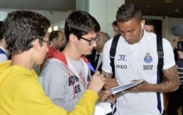 Con el nuevo madridista Danilo a la cabeza, el Oporto llegó este miércoles sobre la 13:00 horas a Madeira, donde jugará mañana jueves ante el Marítimo de Funchal en las semifinales de la Copa de la Liga