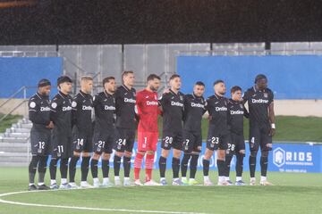 Los jugadores del Leganés guardan minuto de silencio tras los fallecidos por la DANA. 