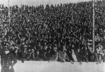 Un gran número de aficionados llenaba el Estadio Metropolitano durante un partido del Atlético de Madrid.