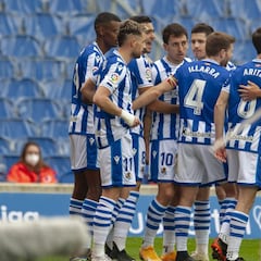 Isak y Oyarzabal hacen resurgir a la Real