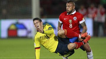 Pinilla y Vidal disfrutan sus vacaciones con James Rodríguez