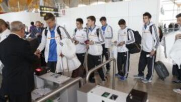 Con los mayores. El Juvenil viajó en el avión del primer equipo.