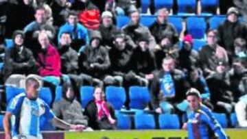 <b>GOLAZO. </b>Rubiato arma su pierna izquierda antes de marcar el gol que decidió el triunfo del Huesca frente al Hércules.