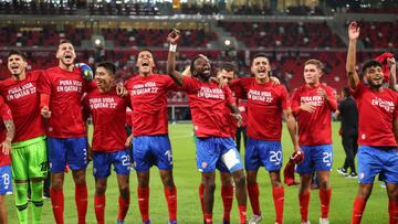 DOHA, QATAR - JUNE 14: Costa Rica players celebrate victory after the 2022 FIFA World Cup Playoff match between Costa Rica and New Zealand at Ahmad Bin Ali Stadium on June 14, 2022 in Doha, Qatar.