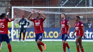 Diego Moreno marca el gol ante Nacional.