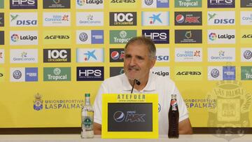 Paco Herrera, durante una conferencia de prensa.